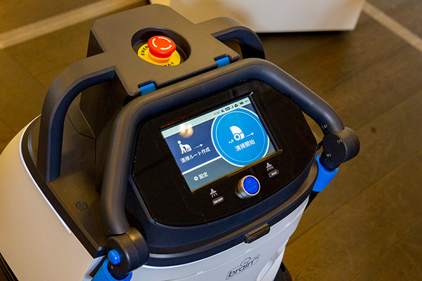 AI清掃ロボット「Whiz」(ウィズ)の累計販売が1万台を突破！吸塵力が1.6倍アップの新型「Whiz i」新機能と変更点を解説