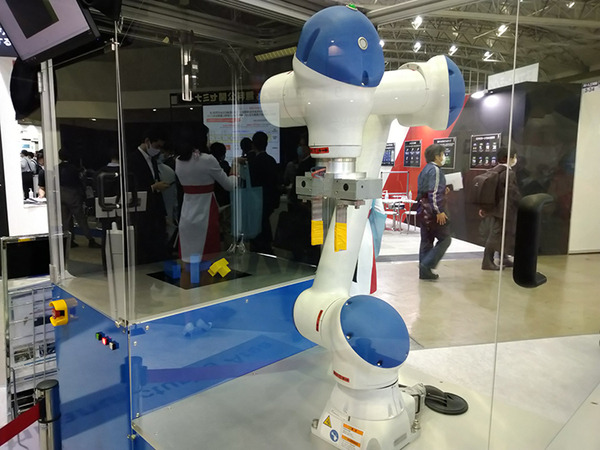 プログラム教育から体温検知まで！幅広い分野で活躍予定のロボット「Kebbi Air」を取材してきた！AI・人工知能EXPO【秋】