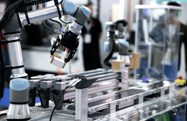 東大発AIベンチャー 障害物回避型アームの「リーマン計量」応用アルゴリズムで特許取得　製造業や農業、サービス業等で活用見込む