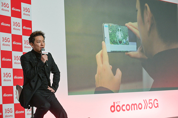 佐藤健さんがドコモの発表会に登場「XRシティ」を先行体験　「ドコモの5Gに期待するものは?」「自分の”ハヤい”ものは何?」に回答