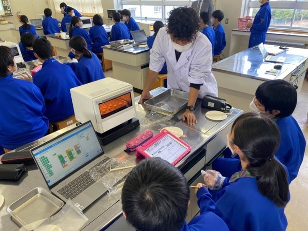 パナソニックのプログラミング対応トースター　温度・時間を制御してクッキーを焼く　くらしが題材の新しいSTEAM教育を開発