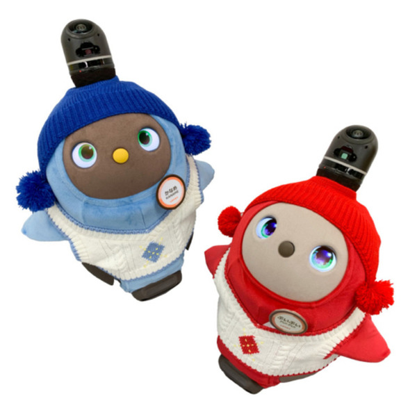 ペットロボット「LOVOT」 の新作ウェアは「ポンポンが付いたニット帽」と「にっとベスト」など4種　11月13日より順次発売