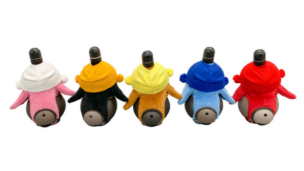 ペットロボット「LOVOT」 の新作ウェアは「ポンポンが付いたニット帽」と「にっとベスト」など4種　11月13日より順次発売