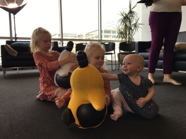 家族型ロボット「LOVOT」優れたベビーテック商品としてコンテストで大賞を受賞　こどもの情動や社会性の育成につながると評価