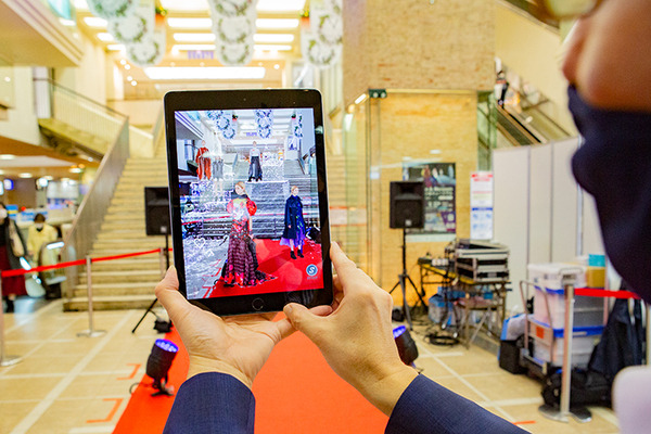 小田急とドコモがXR技術で仕掛ける「XRシティ 新宿」スタート　ARファッションショー＆美術館、XRアトラクション体験レポート