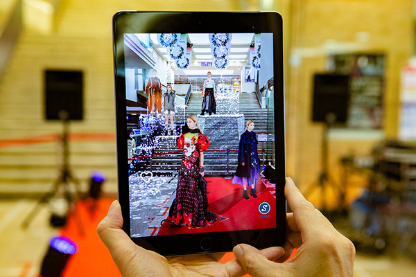 小田急とドコモがXR技術で仕掛ける「XRシティ 新宿」スタート　ARファッションショー＆美術館、XRアトラクション体験レポート