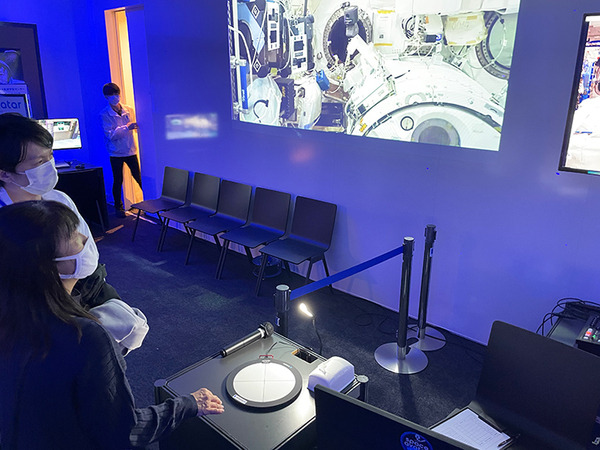 【速報】国際宇宙ステーションISSの遠隔操作ロボット「スペースアバター」を通して見えた地球の姿　地球は青く光かがやいていた！