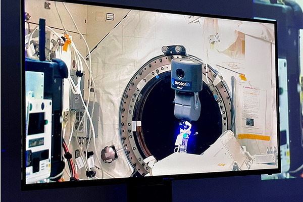 【速報】国際宇宙ステーションISSの遠隔操作ロボット「スペースアバター」を通して見えた地球の姿　地球は青く光かがやいていた！