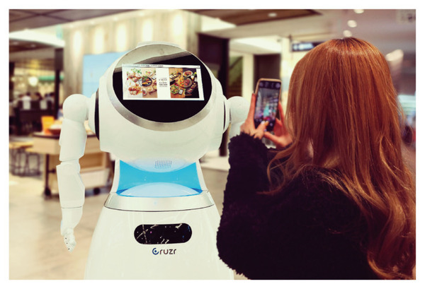 三越伊勢丹とIGPがロボット販売と導入促進で協業　モデルケースとして「FOOD & TIME ISETAN YOKOHAMA」に導入