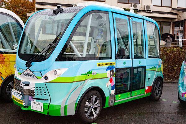 【日本初】自治体が自動運転バスを実用化、境町で一般公道を毎日走る！出発式／体験乗車／インフラ事情を写真と動画でレポート