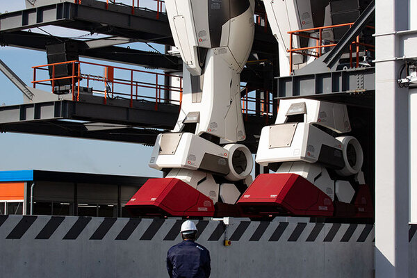 【速報】「動く実物大ガンダム」横浜でついに公開！見どころとポイントを写真と動画で徹底解説「ガンダムファクトリー横浜」