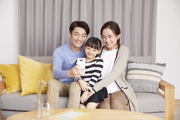 ソニーのスマートホームサービス「MANOMA」(マノマ)　離れて暮らす家族を天井から見守る新プラン　ユーザ調査結果も公表
