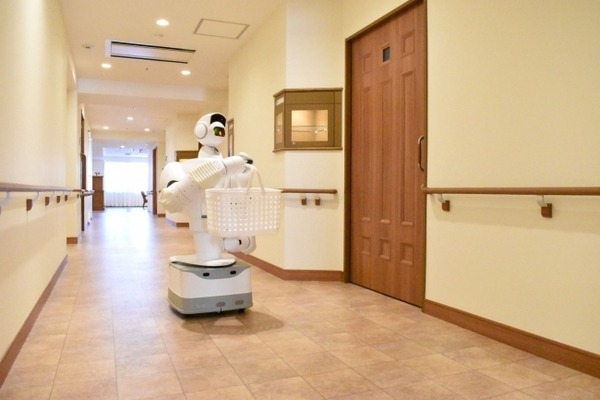 自律型ヒューマン支援ロボット「アイオロス・ロボット」がAI音声認識エンジン「AmiVoice」を採用 音声認識で各種業務をサポート