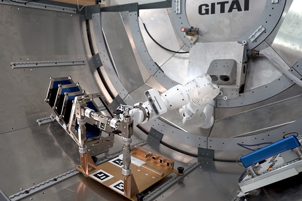 GITAIがロボットによる宇宙組み立て作業の地上実験に成功、動画を公開　国際宇宙ステーション(ISS)内での技術実証に向けて