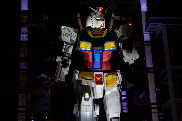 【速報】動く実物大ガンダム「オープニングセレモニー」で緊急事態!? 制御不能でひざまずく! LUNA SEAが熱唱「ガンダムファクトリー横浜」
