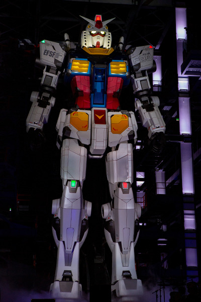【速報】動く実物大ガンダム「オープニングセレモニー」で緊急事態!? 制御不能でひざまずく! LUNA SEAが熱唱「ガンダムファクトリー横浜」