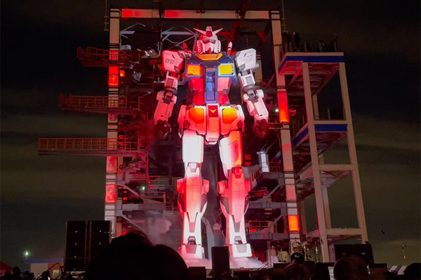 【速報】動く実物大ガンダム「オープニングセレモニー」で緊急事態!? 制御不能でひざまずく! LUNA SEAが熱唱「ガンダムファクトリー横浜」