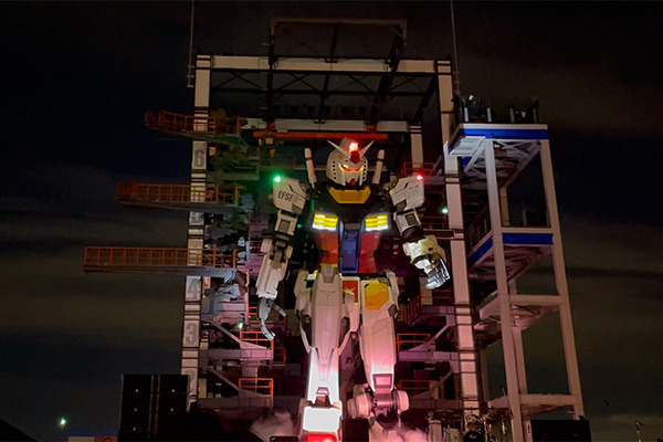 【速報】動く実物大ガンダム「オープニングセレモニー」で緊急事態!? 制御不能でひざまずく! LUNA SEAが熱唱「ガンダムファクトリー横浜」