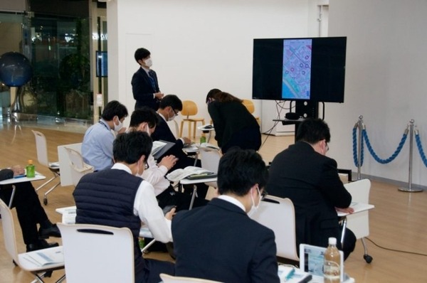 ウェザーニューズがAI「防災チャットボット」の実証訓練を実施　災害時に帰宅困難者の安全や効率的な避難を支援