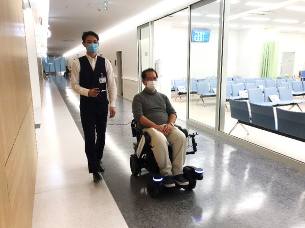 パナソニック 国立循環器病研究センターでロボティックモビリティ「PiiMo」の実証実験 移動支援機能の有用性を検証