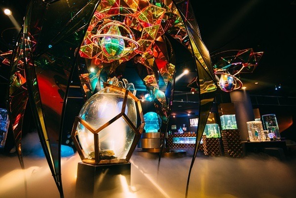 横浜ワールドポーターズに「宇宙xアクアリウム」異次元水族館！アクアリウム宇宙旅行「UNDER WATER SPACE」期間限定オープン