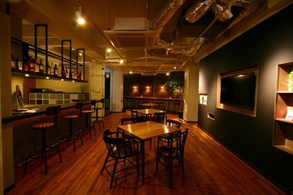 AI搭載型無人販売機「スマリテ」珍しい生鮮食材や加工食品も販売する実証実験　食糧品をとってアプリでキャッシュレス決済