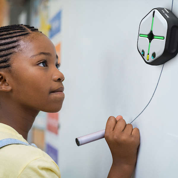 アイロボット ロボット掃除機ルンバをモチーフとしたプログラミングロボット「Root」(ルート)を発表 全国の小学校へ1,000台無償提供