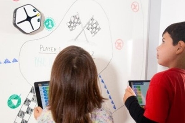 アイロボット ロボット掃除機ルンバをモチーフとしたプログラミングロボット「Root」(ルート)を発表 全国の小学校へ1,000台無償提供