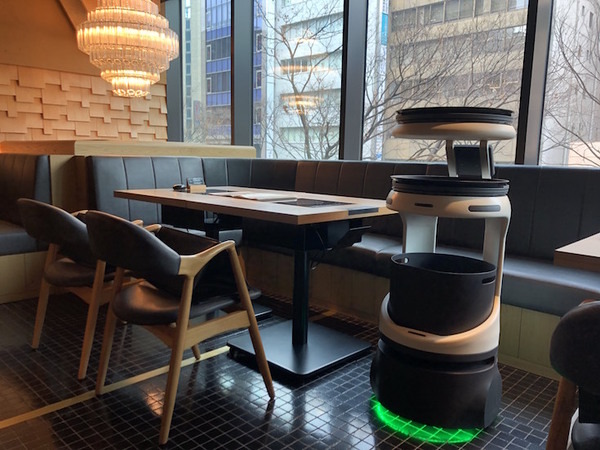 「博多もつ鍋 おおやま 都ホテル 博多」配膳と下膳に運搬ロボット「Servi」を活用 実証実験を岩田産業の協力のもと実施