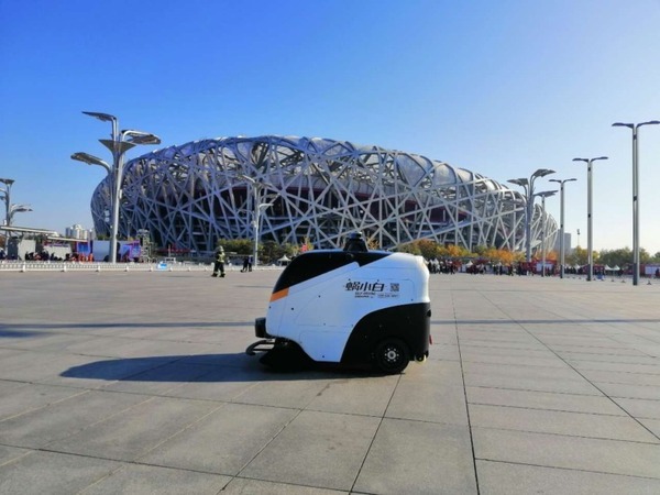 レベル4の自動運転技術を搭載した屋外用掃除ロボット「viggo(ヴィーゴ)」道路などの掃除/吸塵/ゴミ収集/水巻きに対応