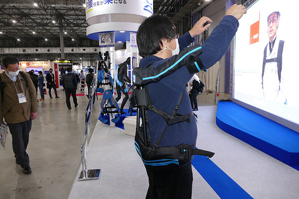 新型協働ロボット、アシストスーツ、消毒ロボットや遠隔接客　新型コロナ禍の「第5回ロボデックス」レポート