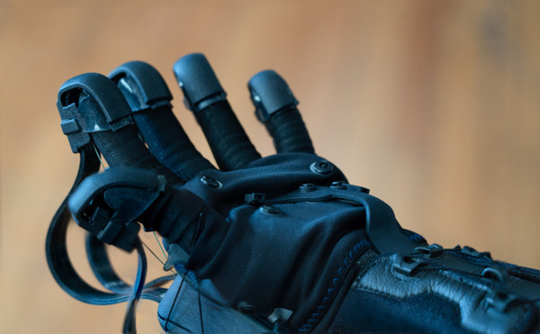 VR・ロボティクス向けグローブ型触覚デバイス「HaptX Gloves DK2」株式会社アスクが取り扱い開始