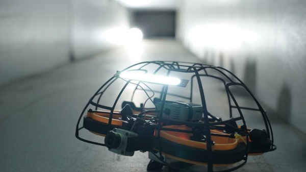 煙突・タンク・配管内部などの狭所空間をドローンが点検する『SENSYN EXPLORER』センシンロボティクスが発表