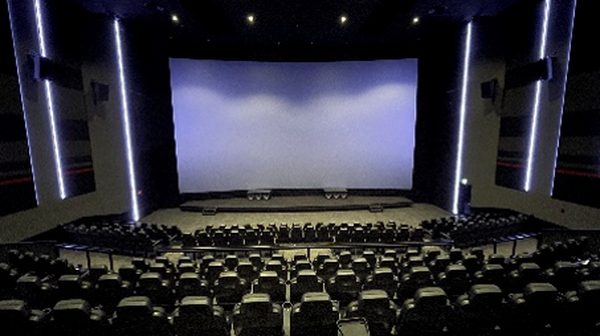 映画館さながらの圧倒的没入感サウンドを自宅で！JBLの新サウンドバーは高いかお買い得か? 最新技術でリアル立体空間創出