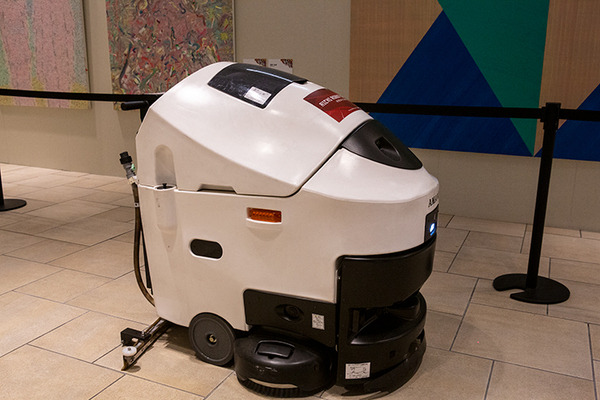 自律移動/清掃/消毒/配膳/警備/遠隔案内など14種類のロボットが集結！「あいちロボットショーケース」レポート(1)