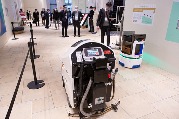 自律移動/清掃/消毒/配膳/警備/遠隔案内など14種類のロボットが集結！「あいちロボットショーケース」レポート(1)