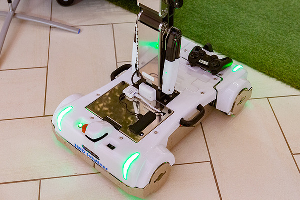 タリーズコーヒーで配膳ロボットの実証実験　豊田自動織機とTHKが参加「あいちロボットショーケース」レポート(2)