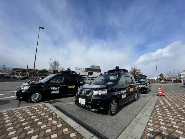 長崎県で自動運転タクシーの公道走行実験、東京都内から遠隔サポート！KDDIやアイサン、ティアフォーらが安全性の向上を検証