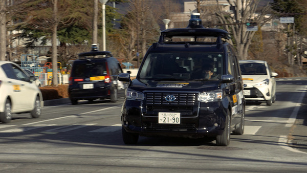 長崎県で自動運転タクシーの公道走行実験、東京都内から遠隔サポート！KDDIやアイサン、ティアフォーらが安全性の向上を検証