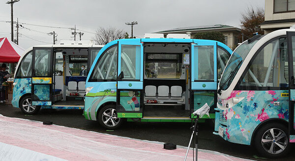 公道を走るハンドルのない自動運転バス　茨城県境町の運行ルートに6つのバス停を追加　病院や郵便局前などに停車