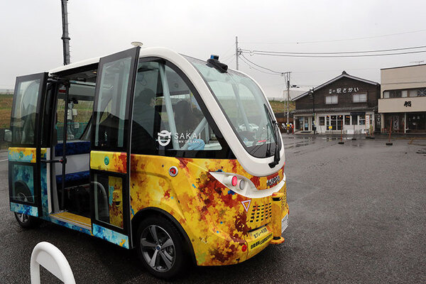 公道を走るハンドルのない自動運転バス　茨城県境町の運行ルートに6つのバス停を追加　病院や郵便局前などに停車