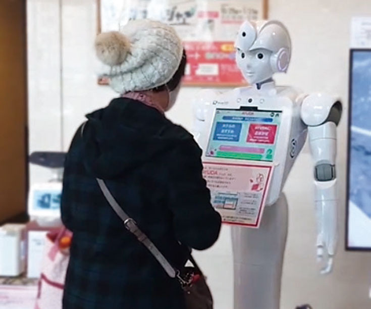 開発中の自律移動型の会話ロボット「AYUDA」(アユダ)と感染症対策ロボット「AYUDA-MiraMe」(アユダ ミラーミ)をCIJが展示