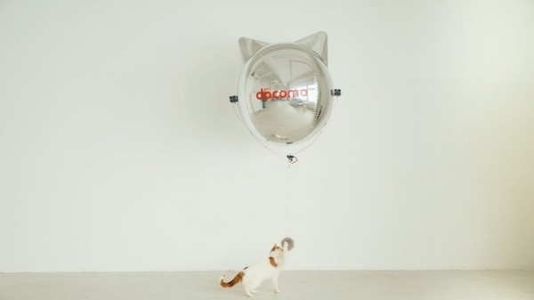 NTTドコモの猫型ドローン「にゃろーん」動画を公開　猫心をつかんで離さない技術と魅力を解説　#猫の日