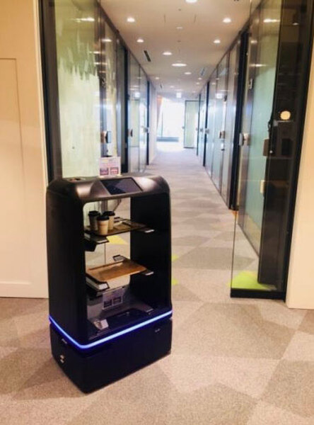 三菱地所がオフィス内でカフェのデリバリー「配膳ロボット」実証実験　NEC「YUNJI DELI」で非接触の感染対策のサービスレベルも検証