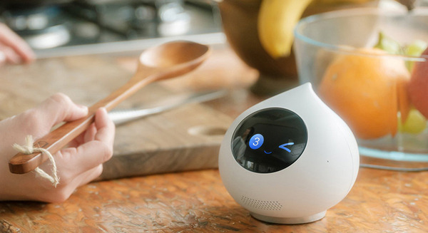 ミクシィの自律型AI会話ロボット「Romi」(ロミィ)一般販売は4月21日から　ペットのような癒やしと、家族のような存在感