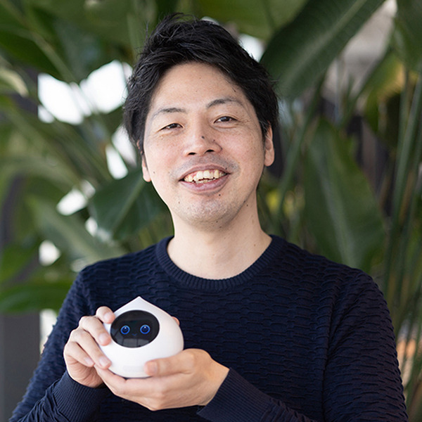 ミクシィの自律型AI会話ロボット「Romi」(ロミィ)一般販売は4月21日から　ペットのような癒やしと、家族のような存在感