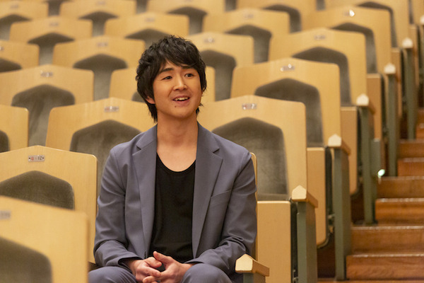藤巻亮太さんと全国の高校生が卒業ソング「3月9日」をリモートで合唱　3月9日にKDDIの「音のVR」サイトで配信