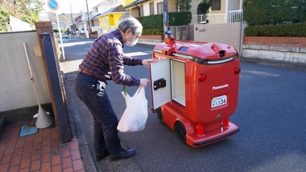 西友の商品を自動配送ロボットが公道を走って配達　楽天/西友/横須賀市が実施、自律搬送ロボットはパナソニック製