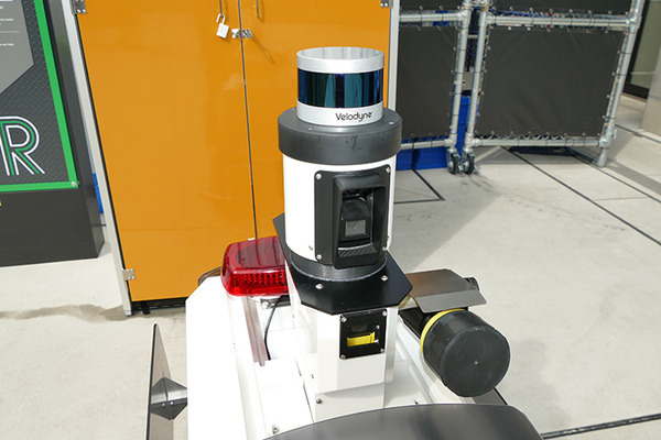 富士防災警備とテクノロード、屋外向け警備ロボット「アルジスＸ」を開発　宮下公園で実証実験