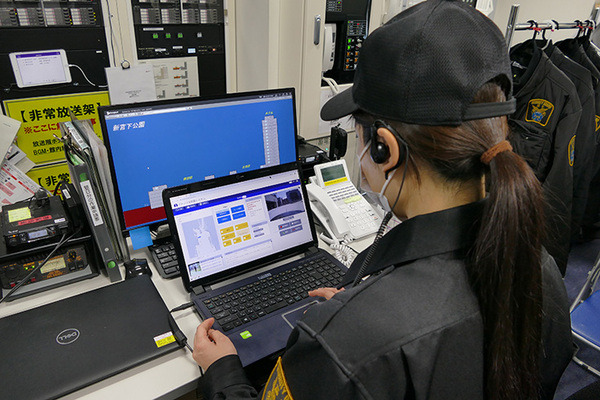 富士防災警備とテクノロード、屋外向け警備ロボット「アルジスＸ」を開発　宮下公園で実証実験